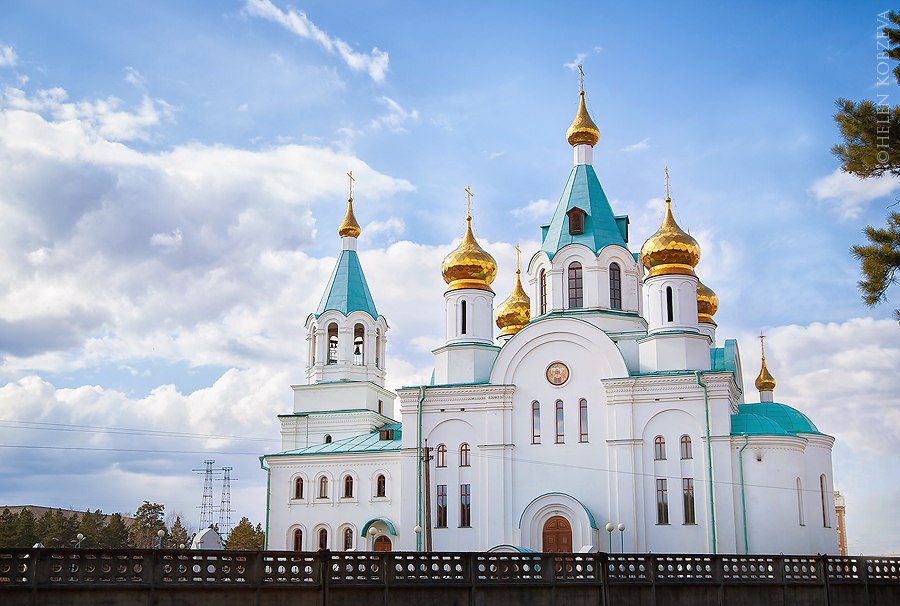 Сонник Храм или Церковь с куполами с иконами видеть во сне