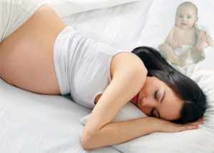 беременная спит