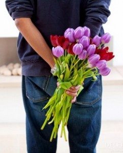 дарить тюльпаны