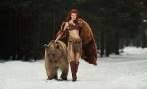 девушка и медведь