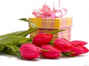 красные тюльпаны подарок