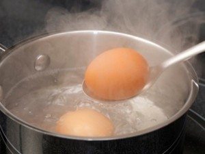 варить яйца