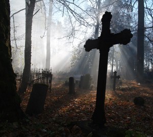 кладбище с могилами