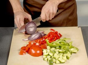 Нарезать овощи